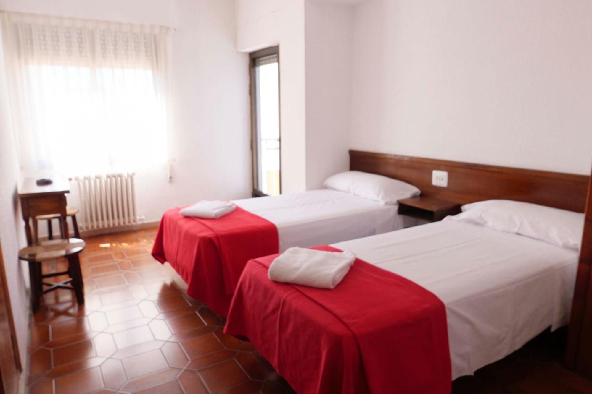 Hostal La Torre Benicassim Bagian luar foto