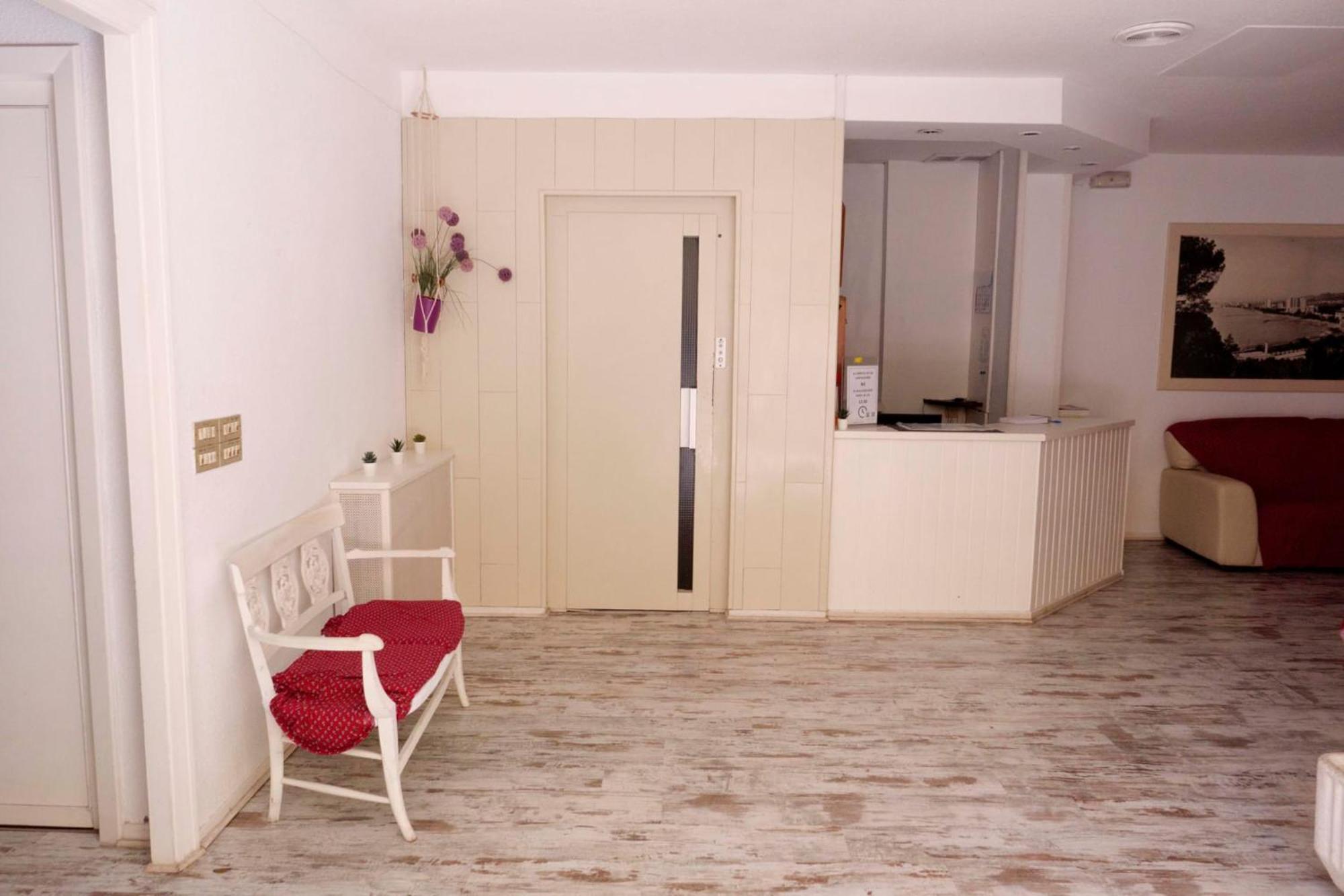 Hostal La Torre Benicassim Bagian luar foto