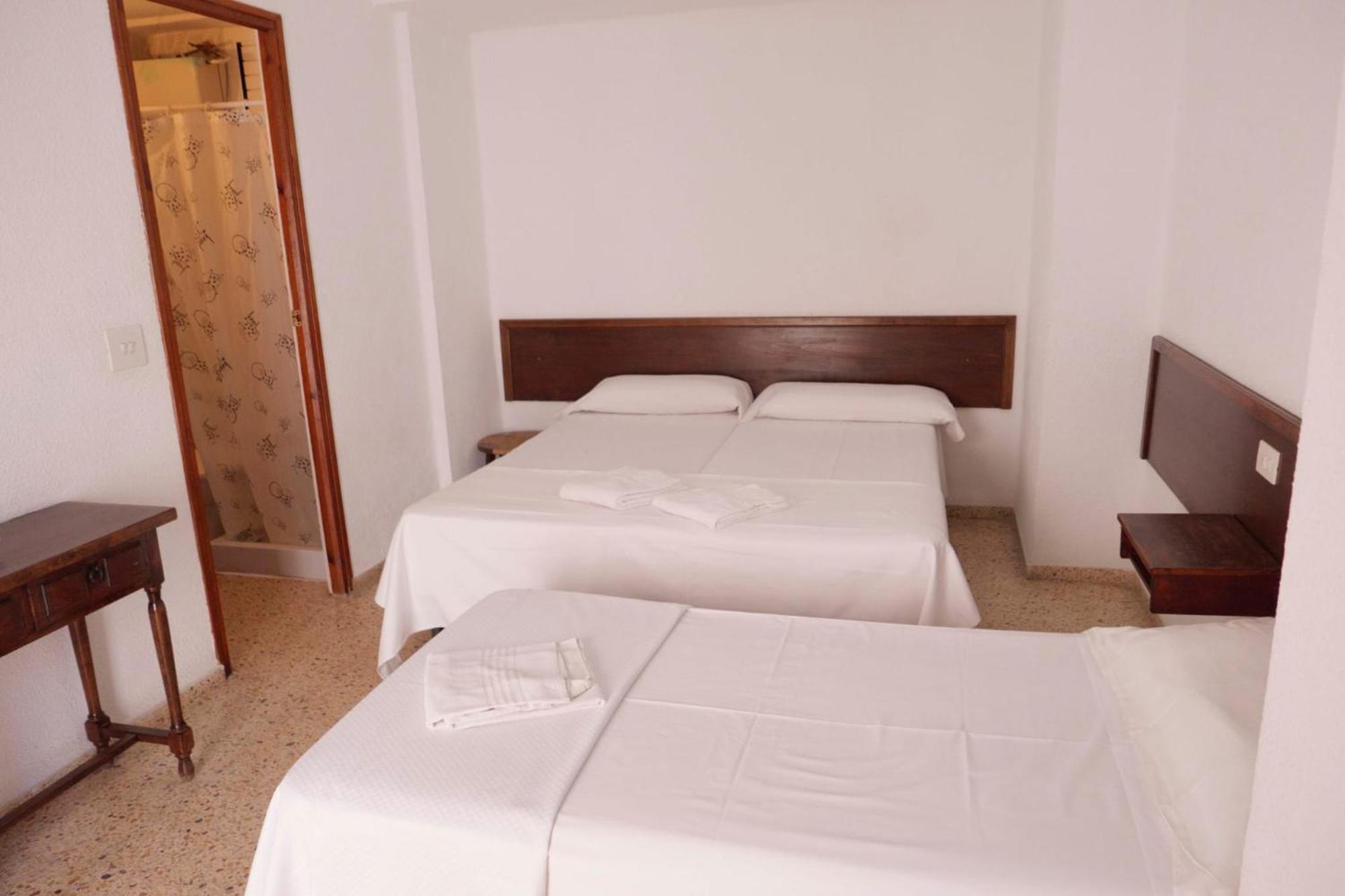 Hostal La Torre Benicassim Bagian luar foto